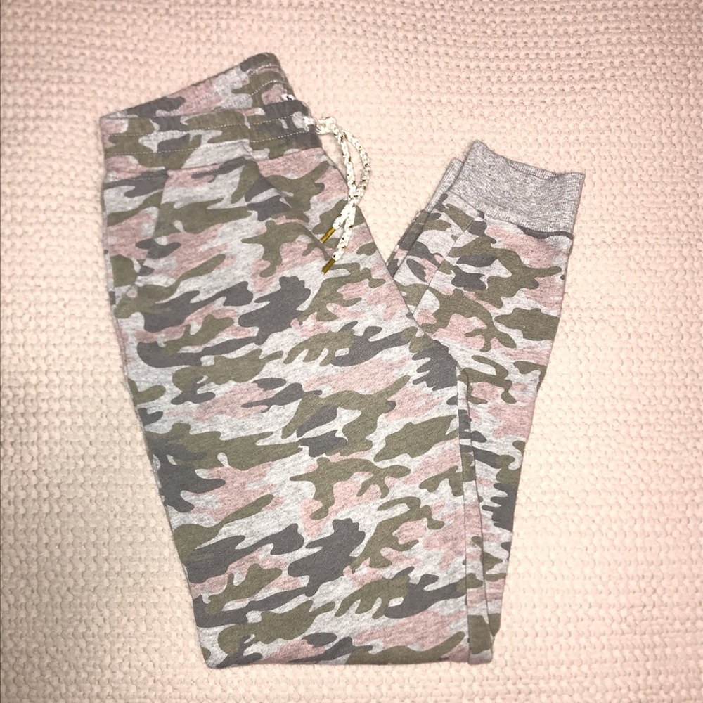 SOLD * Girls EPIC THREDS - Camo Joggers